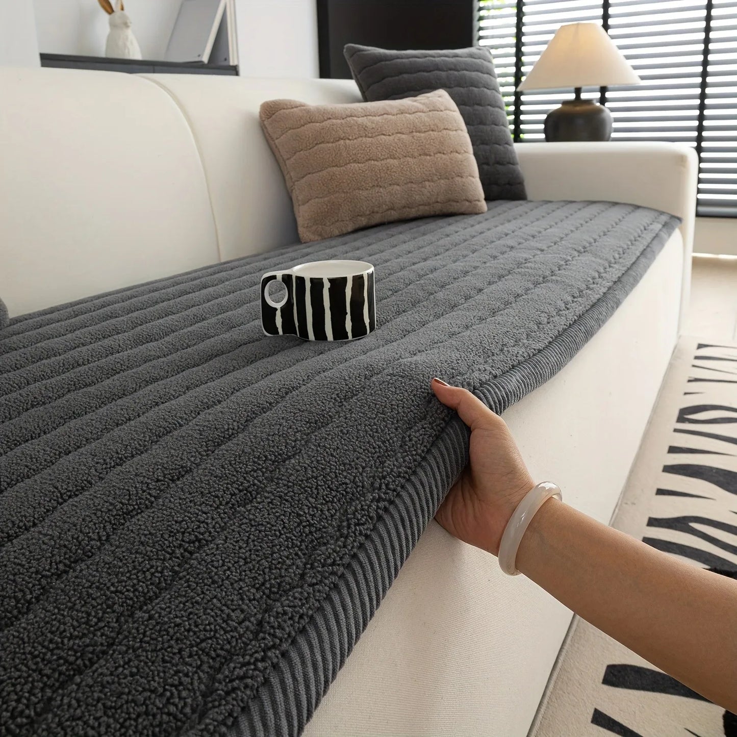 1pc Quilted Sofa Cover Pet-Friendly, Machine Washable